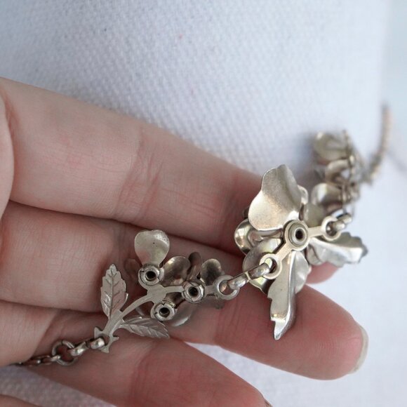 Vintage 80s Silver Tone Tin Formed Rose Necklace - Picture 8 of 8